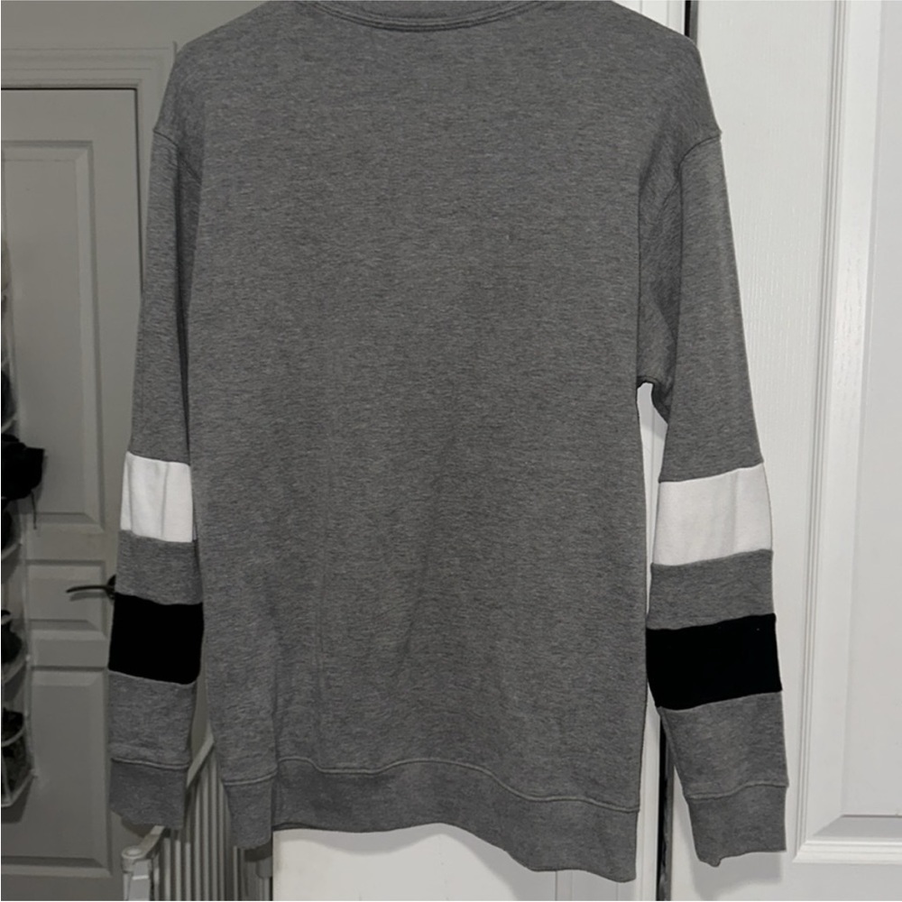 🔴 VS Pink Varsity Gray Top - Picture 8 of 8